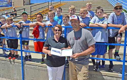 Local Modern Woodmen honor a hometown hero
